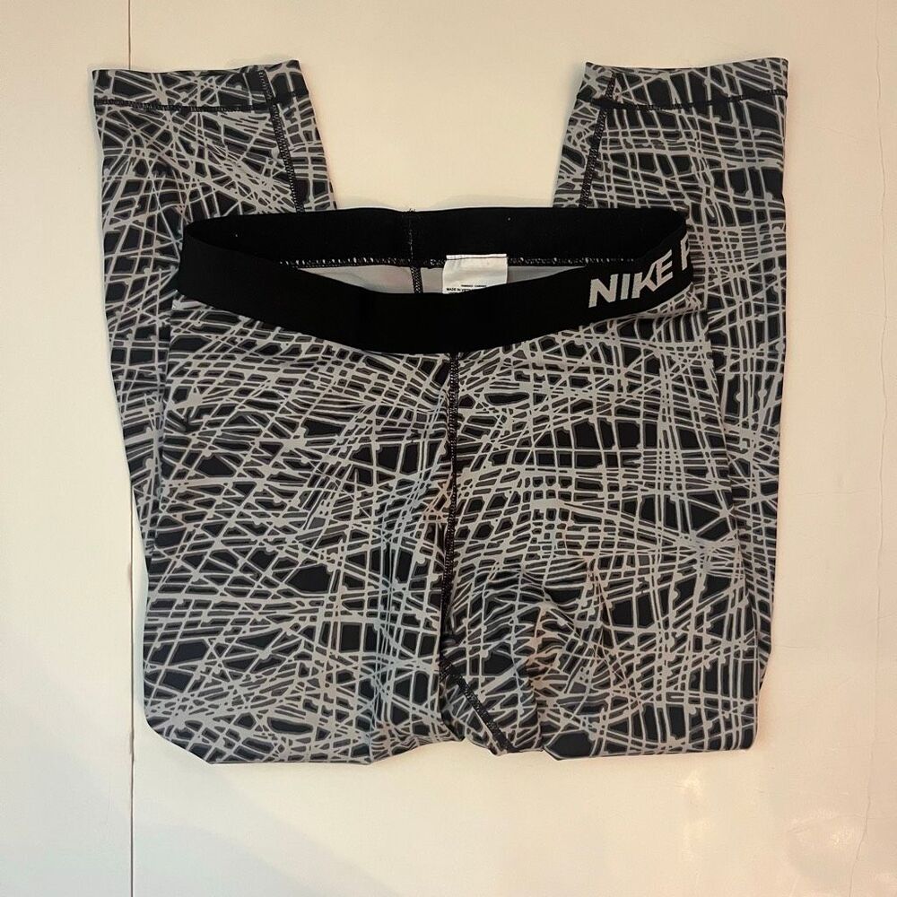 Nike Pro Womens Dri-fit Hypercool Series Cool Tracer Capri Leggings Black Medium